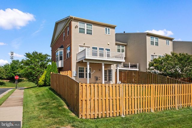 25741 CLAIRMONT MANOR SQ, Aldie, VA 20105
