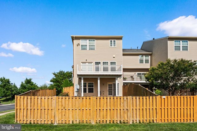 25741 CLAIRMONT MANOR SQ, Aldie, VA 20105