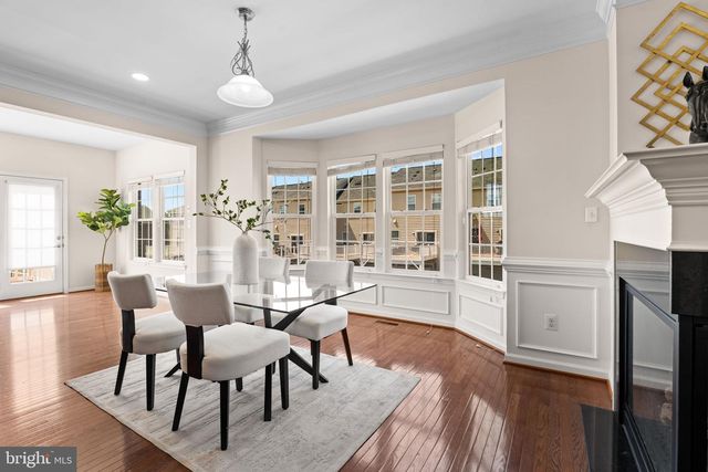 25741 CLAIRMONT MANOR SQ, Aldie, VA 20105