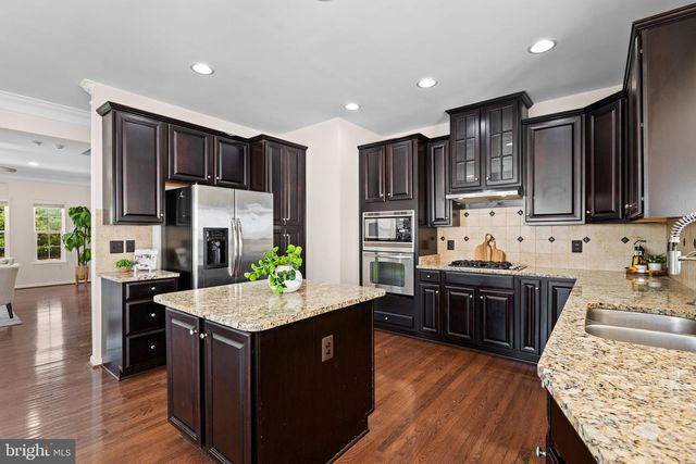 25741 CLAIRMONT MANOR SQ, Aldie, VA 20105