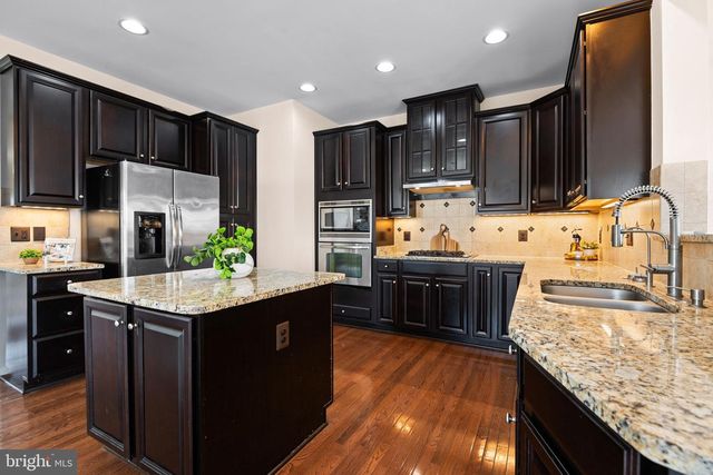 25741 CLAIRMONT MANOR SQ, Aldie, VA 20105