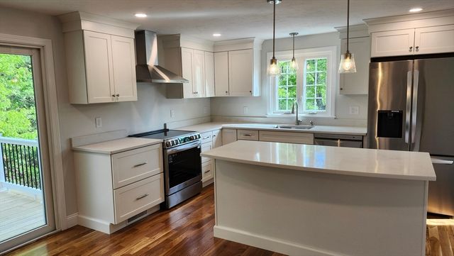 10 Mcclellan Dr, Plymouth, MA 02360