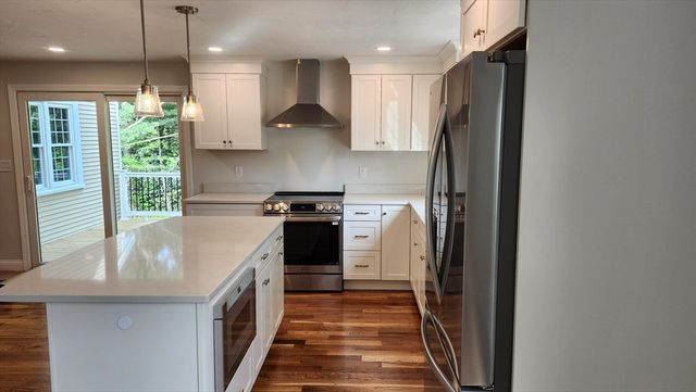 10 Mcclellan Dr, Plymouth, MA 02360