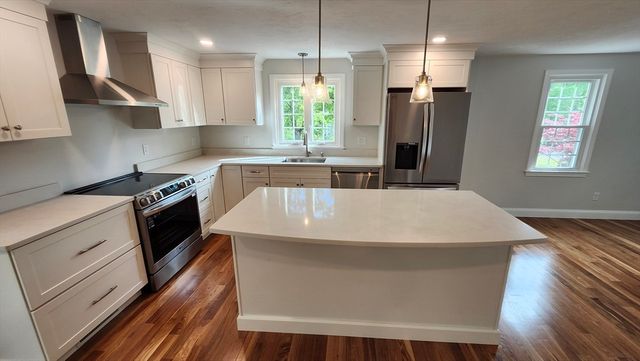 10 Mcclellan Dr, Plymouth, MA 02360
