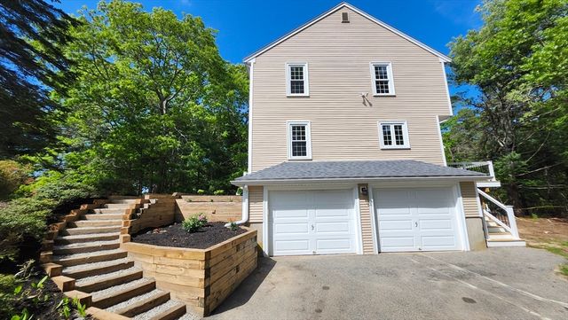 10 Mcclellan Dr, Plymouth, MA 02360