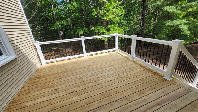 10 Mcclellan Dr, Plymouth, MA 02360