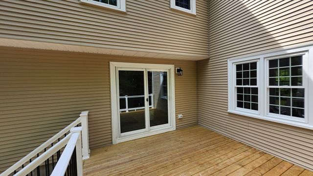 10 Mcclellan Dr, Plymouth, MA 02360