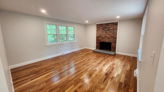 10 Mcclellan Dr, Plymouth, MA 02360