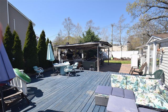 130 Winganhauppauge Road, Islip, NY 11751