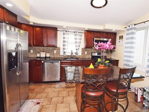130 Winganhauppauge Road, Islip, NY 11751