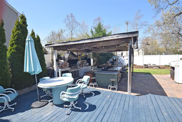 130 Winganhauppauge Road, Islip, NY 11751