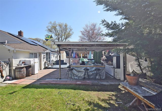 130 Winganhauppauge Road, Islip, NY 11751
