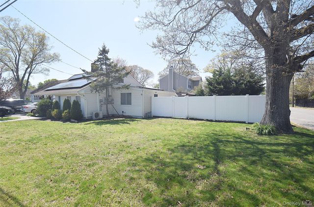 130 Winganhauppauge Road, Islip, NY 11751