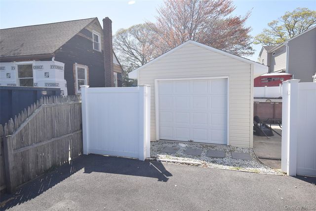 130 Winganhauppauge Road, Islip, NY 11751