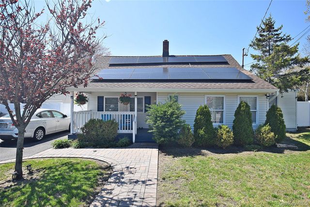 130 Winganhauppauge Road, Islip, NY 11751