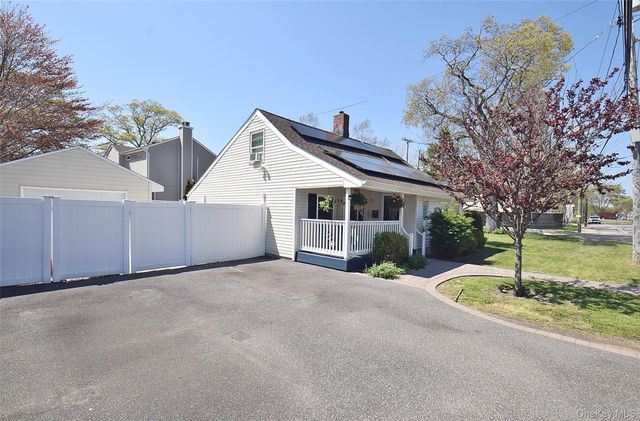 130 Winganhauppauge Road, Islip, NY 11751