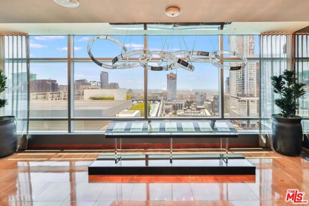 900 W Olympic Boulevard 34D, Los Angeles, CA 90015 — photo 4