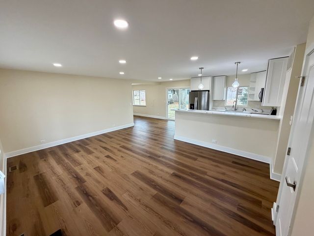 54 Brantwood Avenue, Elk Grove Village, IL 60007