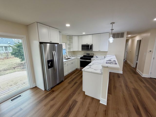 54 Brantwood Avenue, Elk Grove Village, IL 60007