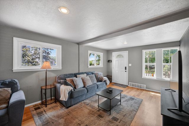 123 7th Street, West Des Moines, IA 50265