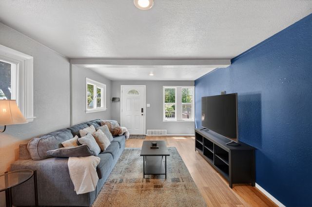 123 7th Street, West Des Moines, IA 50265