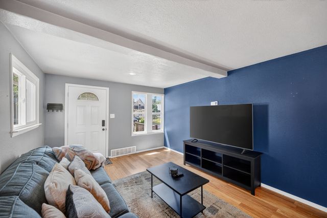123 7th Street, West Des Moines, IA 50265