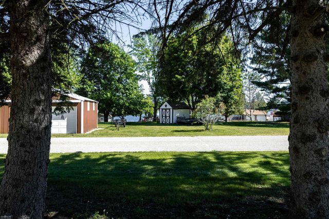 10388 Hunters Trail, Lake, MI 48632