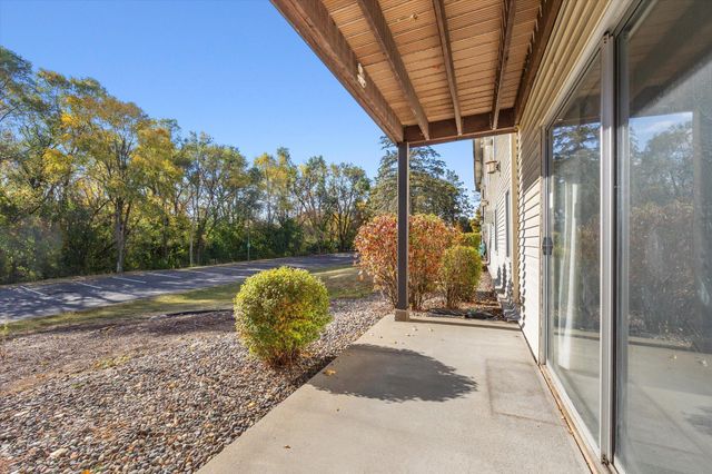 10311 Cedar Lake Road 103, Minnetonka, MN 55305