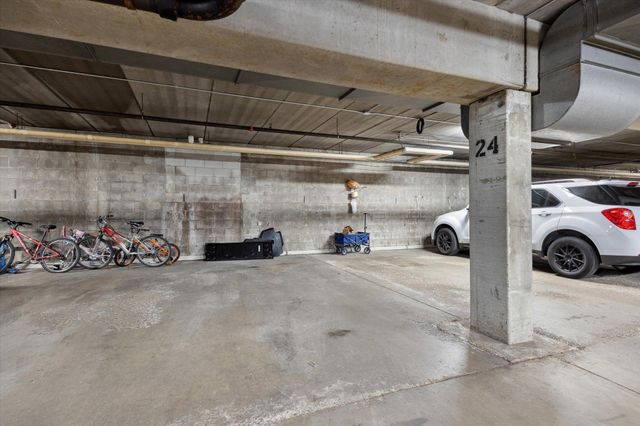 10311 Cedar Lake Road 103, Minnetonka, MN 55305