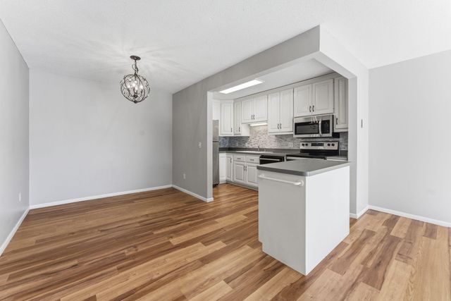 10311 Cedar Lake Road 103, Minnetonka, MN 55305