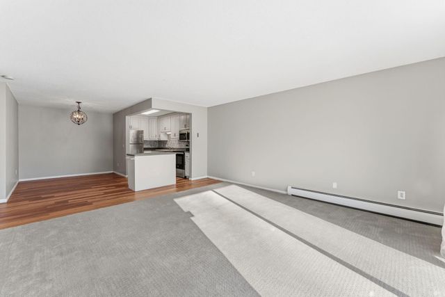 10311 Cedar Lake Road 103, Minnetonka, MN 55305