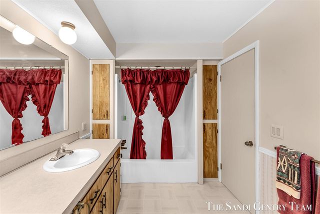 12893 112th Avenue, Grand Haven, MI 49417