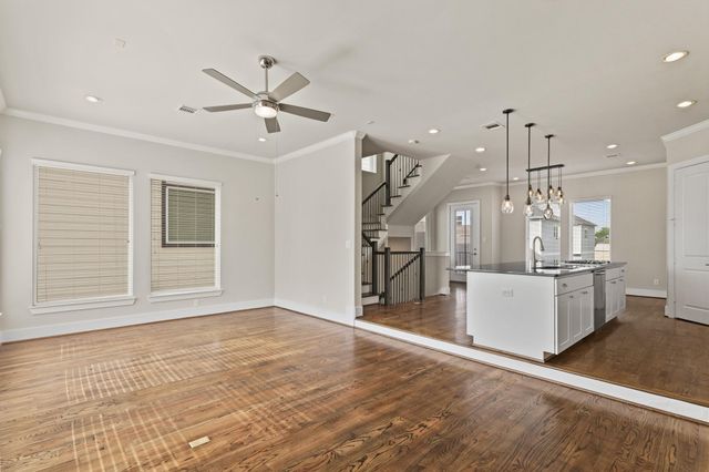 906 W 17th Street E, Houston, TX 77008