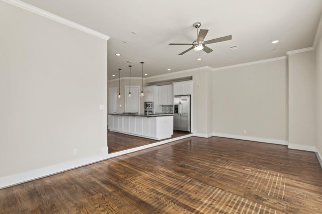 906 W 17th Street E, Houston, TX 77008