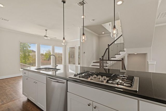 906 W 17th Street E, Houston, TX 77008
