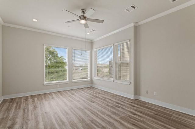 906 W 17th Street E, Houston, TX 77008