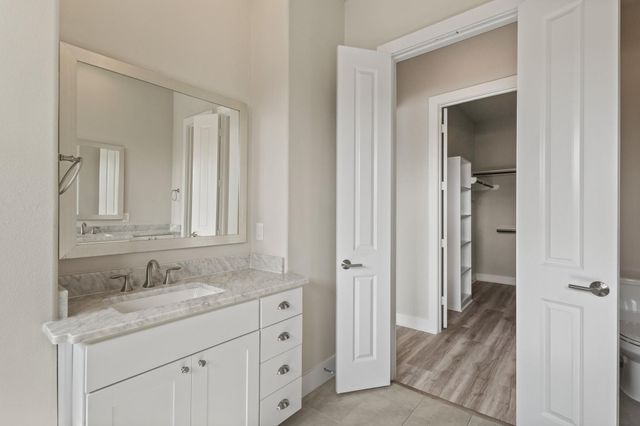 906 W 17th Street E, Houston, TX 77008