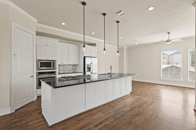 906 W 17th Street E, Houston, TX 77008