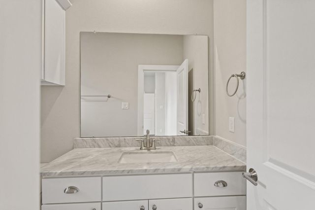 906 W 17th Street E, Houston, TX 77008