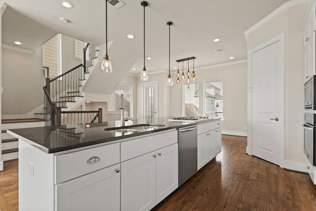 906 W 17th Street E, Houston, TX 77008