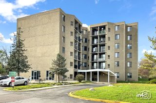 1750 N Marywood Avenue 207, Aurora, IL 60505