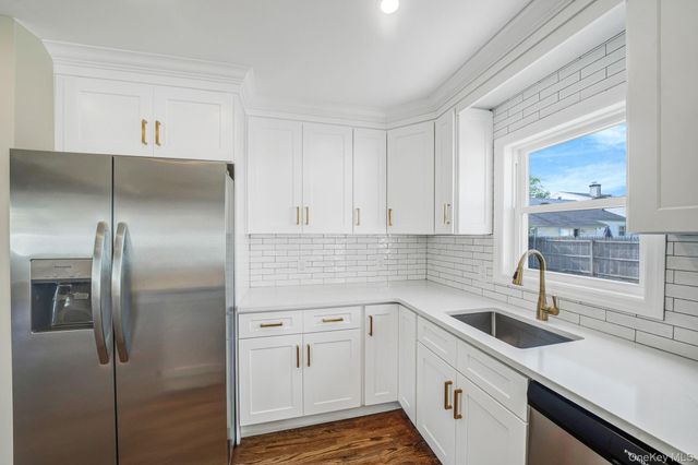 5 Cheryl Lane, North Babylon, NY 11703
