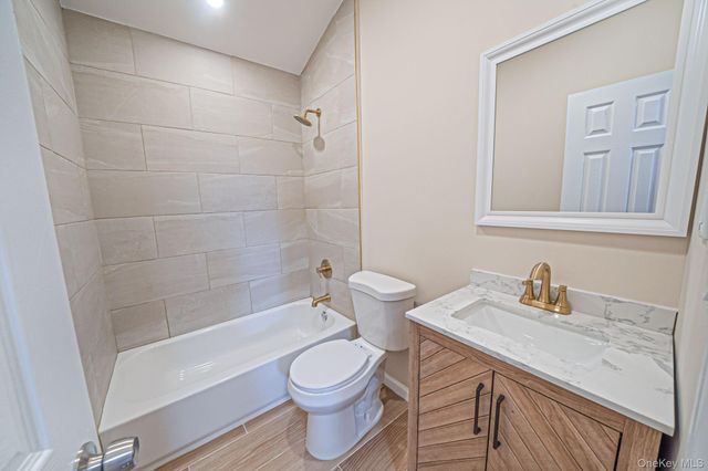 5 Cheryl Lane, North Babylon, NY 11703