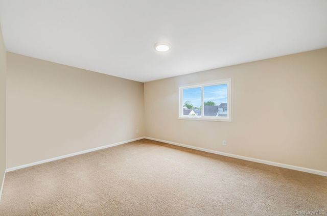 5 Cheryl Lane, North Babylon, NY 11703