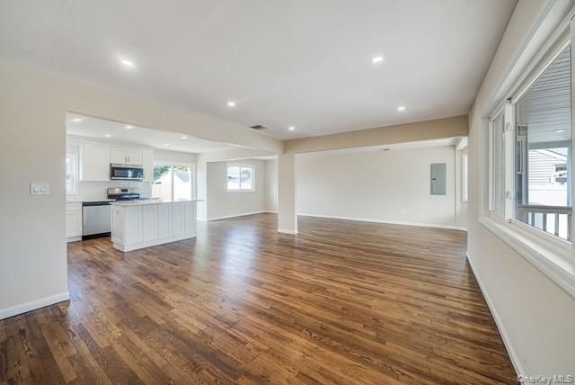 5 Cheryl Lane, North Babylon, NY 11703