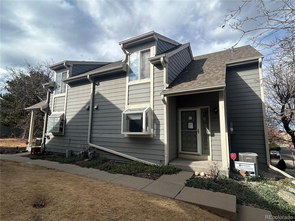 2002 S Worchester Way, Aurora, CO 80014