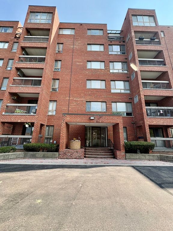 701 Forum Square 409, Glenview, IL 60025
