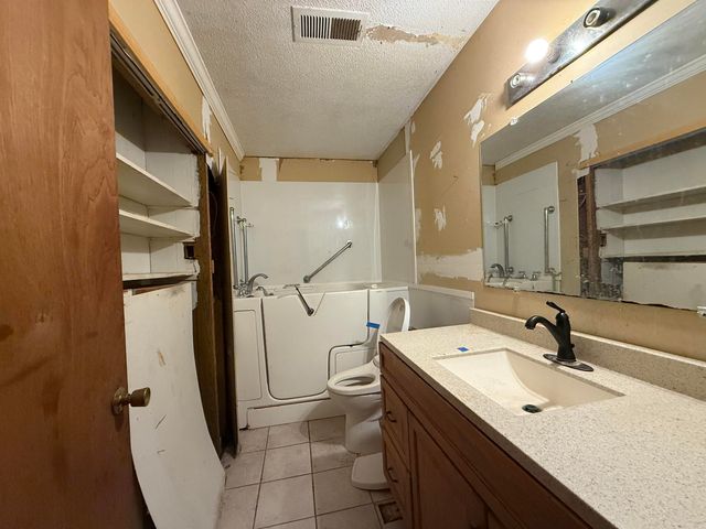 2136 Sycamore Drive, Forrest City, AR 72335