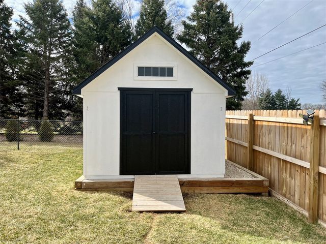 5611 Leyden Avenue, Des Moines, IA 50317