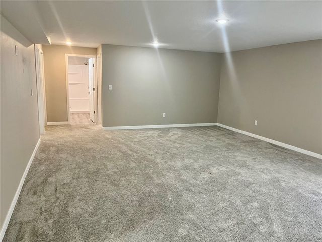 5611 Leyden Avenue, Des Moines, IA 50317